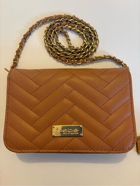 bebe Sophia Vegan Small Quilted Peach/Tan Crossbody bag, 7“ x 5“, 2”thick.